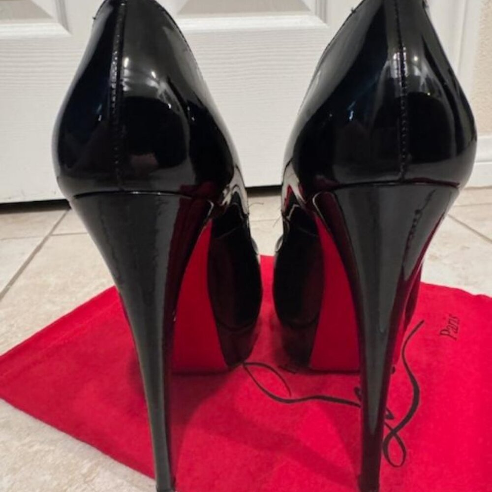 Christian Louboutin Black Patent Peep Toe Pumps 38.5 | 6” Heel Red Sole - Picture 7 of 9